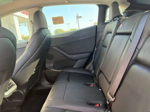 Used 2022 Tesla Model Y Long Range AWD/4WD image 8