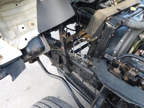 Used 2020 Isuzu NPR image 24