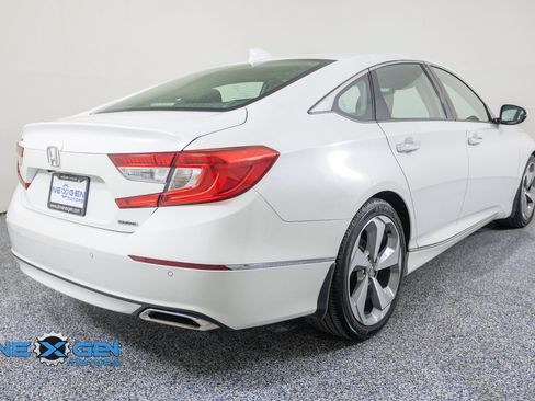 Used 2018 Honda Accord Touring image 7