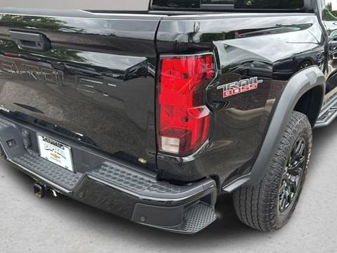 Used 2024 Chevrolet Colorado Trail Boss w/ Technology Package AWD/4WD image 35