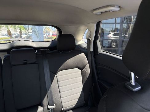 Used 2021 Ford Edge SE image 15