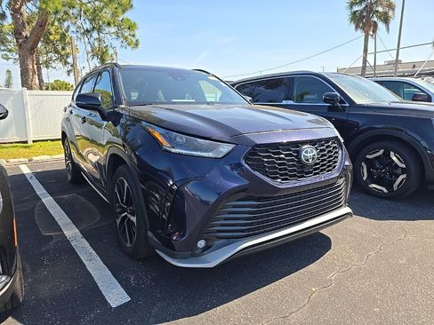 Used 2022 Toyota Highlander XSE image 2