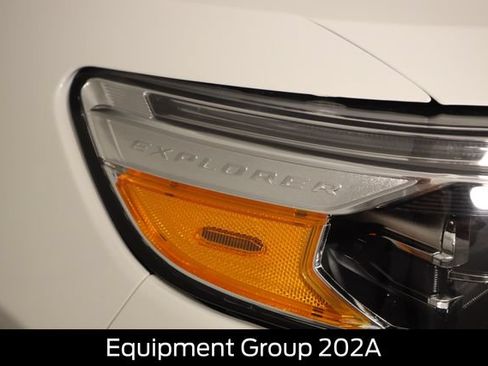 Used 2023 Ford Explorer XLT w/ XLT Sport Appearance Package AWD/4WD image 18