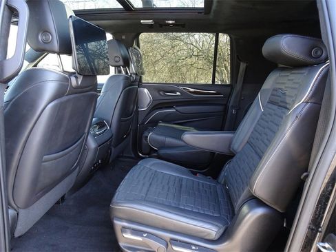 Used 2022 Cadillac Escalade ESV Sport Platinum image 13