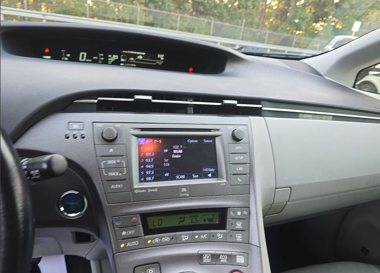 Used 2014 Toyota Prius Four FWD image 9