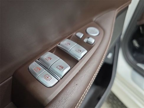 Used 2018 BMW 740i xDrive image 27