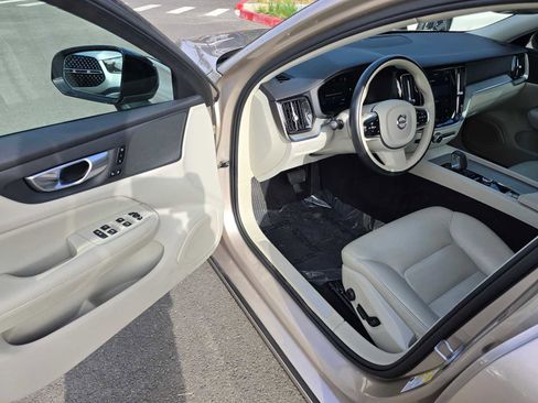 Used 2024 Volvo S60 B5 Plus image 19