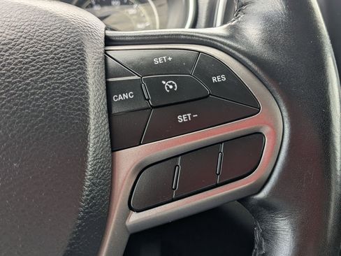 Used 2019 Jeep Cherokee Latitude Plus w/ Comfort/Convenience Group AWD/4WD image 17