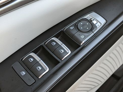 Certified 2023 Kia Carnival LX image 18