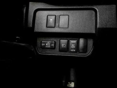 Used 2021 Toyota Tacoma SR5 w/ Trail Edition image 34