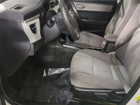 Used 2015 Toyota Corolla LE image 15