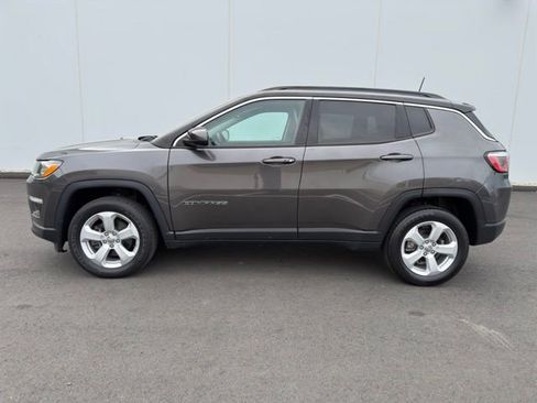 Used 2020 Jeep Compass Latitude w/ Cold Weather Group AWD/4WD image 9