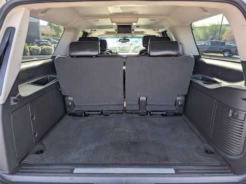 Used 2010 Cadillac Escalade ESV Premium image 12