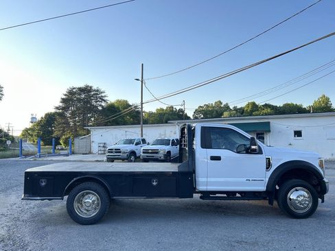 Used 2019 Ford F550 4x4 Regular Cab Super Duty w/ XL Value Package image 5