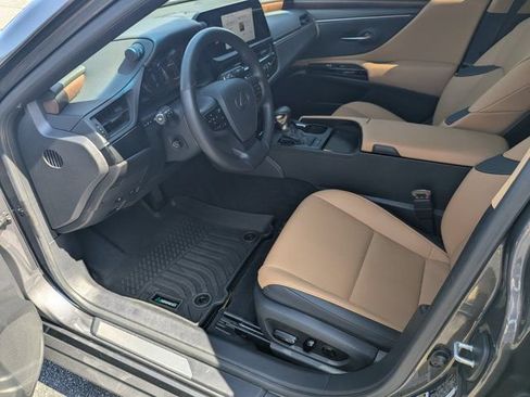 Used 2025 Lexus ES 350 w/ Premium Package FWD image 9