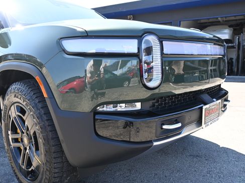Used 2023 Rivian R1S Adventure AWD/4WD image 21