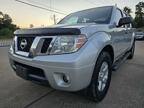 Used 2012 Nissan Frontier SV RWD image 2