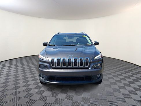 Used 2016 Jeep Cherokee Latitude w/ Comfort/Convenience Group AWD/4WD image 2