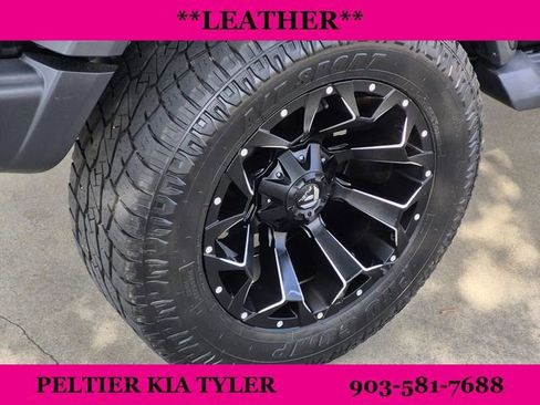 Used 2018 Jeep Wrangler Unlimited Sahara AWD/4WD image 9