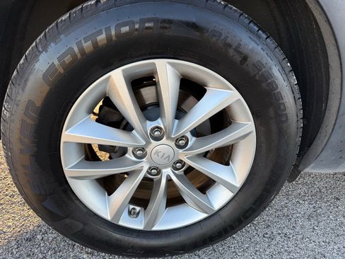 Used 2016 Kia Sorento LX image 20