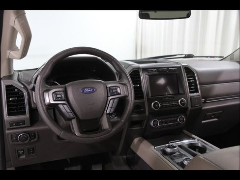 Used 2019 Ford Expedition XLT w/ Equipment Group 202A AWD/4WD image 7