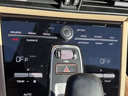 Used 2022 Porsche Cayenne Coupe image 37