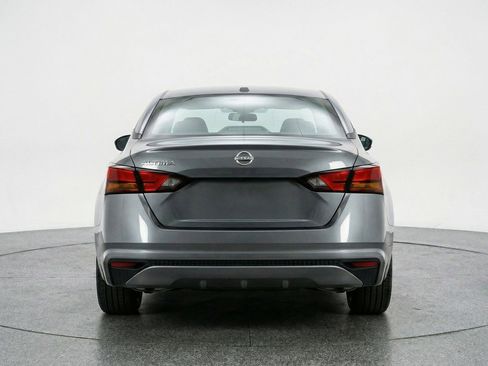 Used 2025 Nissan Altima 2.5 SV FWD image 8