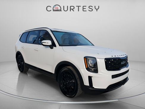 Used 2022 Kia Telluride EX w/ EX Premium Package image 5