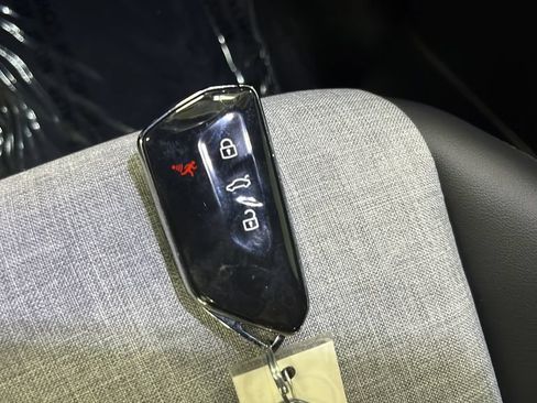 Used 2025 Volkswagen ID.4 Pro AWD/4WD image 38