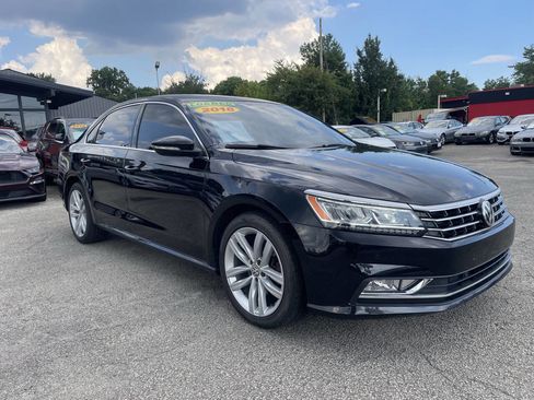 Used 2018 Volkswagen Passat 2.0T SE image 3