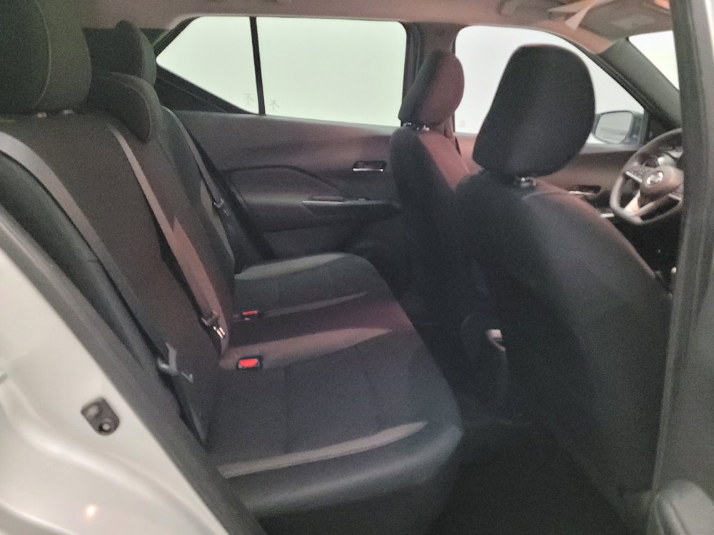 Used 2018 Nissan Kicks SV FWD image 19