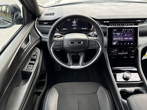 New 2025 Jeep Grand Cherokee Laredo image 15