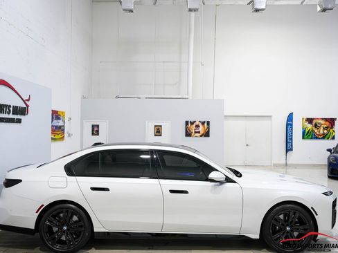 Used 2023 BMW 760i xDrive image 24