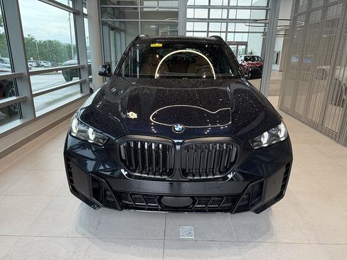 New 2026 BMW X5 xDrive40i w/ M Sport Package AWD/4WD image 2