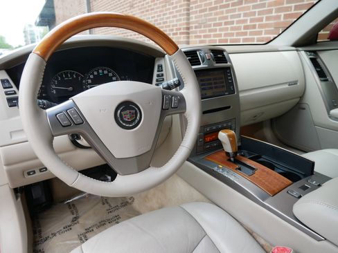 Used 2005 Cadillac XLR RWD image 13