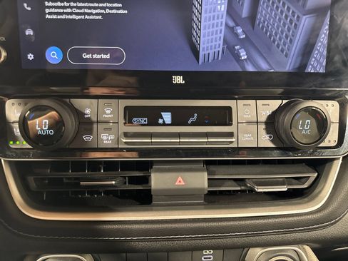 Used 2024 Toyota Grand Highlander AWD image 17