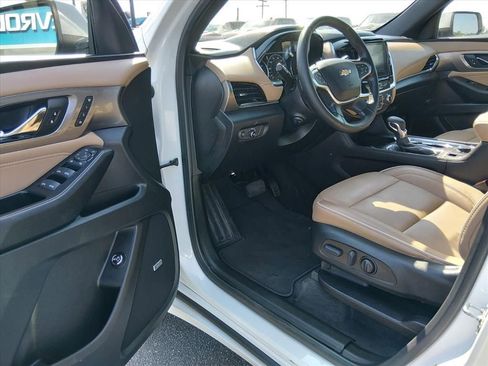 Used 2023 Chevrolet Traverse Premier FWD image 15