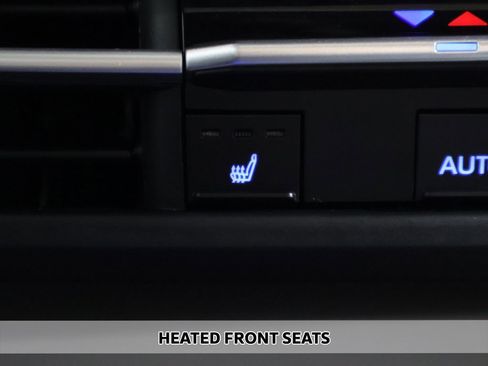 Used 2023 Toyota Sienna XLE image 7