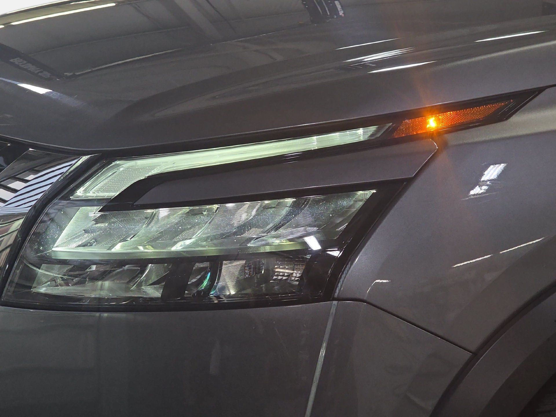 Used 2025 Nissan Pathfinder SV FWD image 30