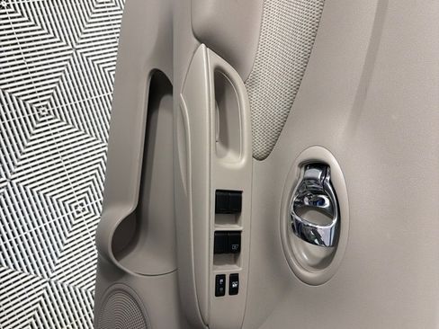 Used 2015 Nissan Versa SL image 11