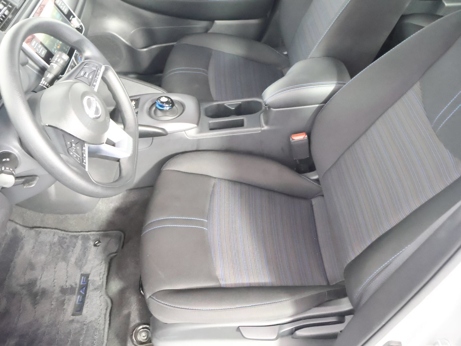 Used 2025 Nissan Leaf S FWD image 23
