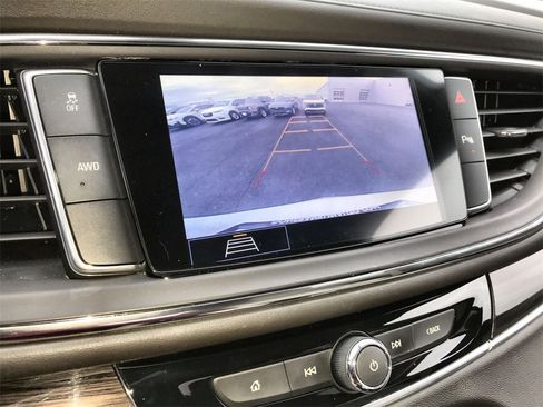 Used 2021 Buick Enclave Essence w/ Sound and Sites Package image 17