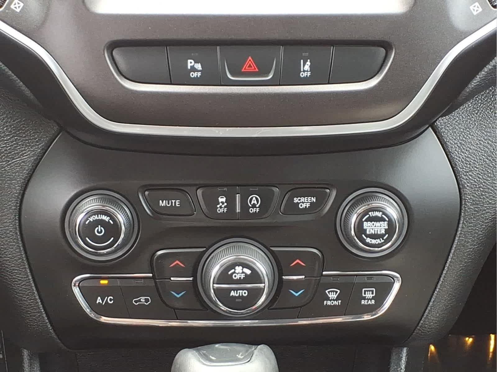 Used 2021 Jeep Cherokee Trailhawk w/ Trailer Tow Group AWD/4WD image 24