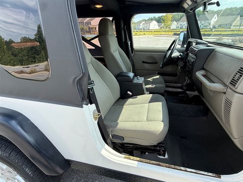 Used 2006 Jeep Wrangler Unlimited Rubicon AWD/4WD image 23