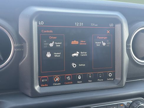 Used 2022 Jeep Wrangler Unlimited Sahara w/ Cold Weather Group AWD/4WD image 13