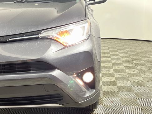 Used 2018 Toyota RAV4 XLE FWD image 12