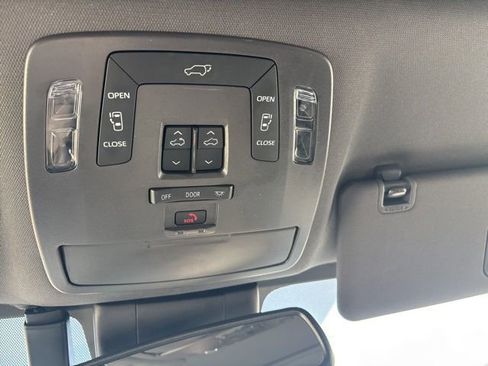 Used 2024 Toyota Sienna XLE Woodland Edition image 12