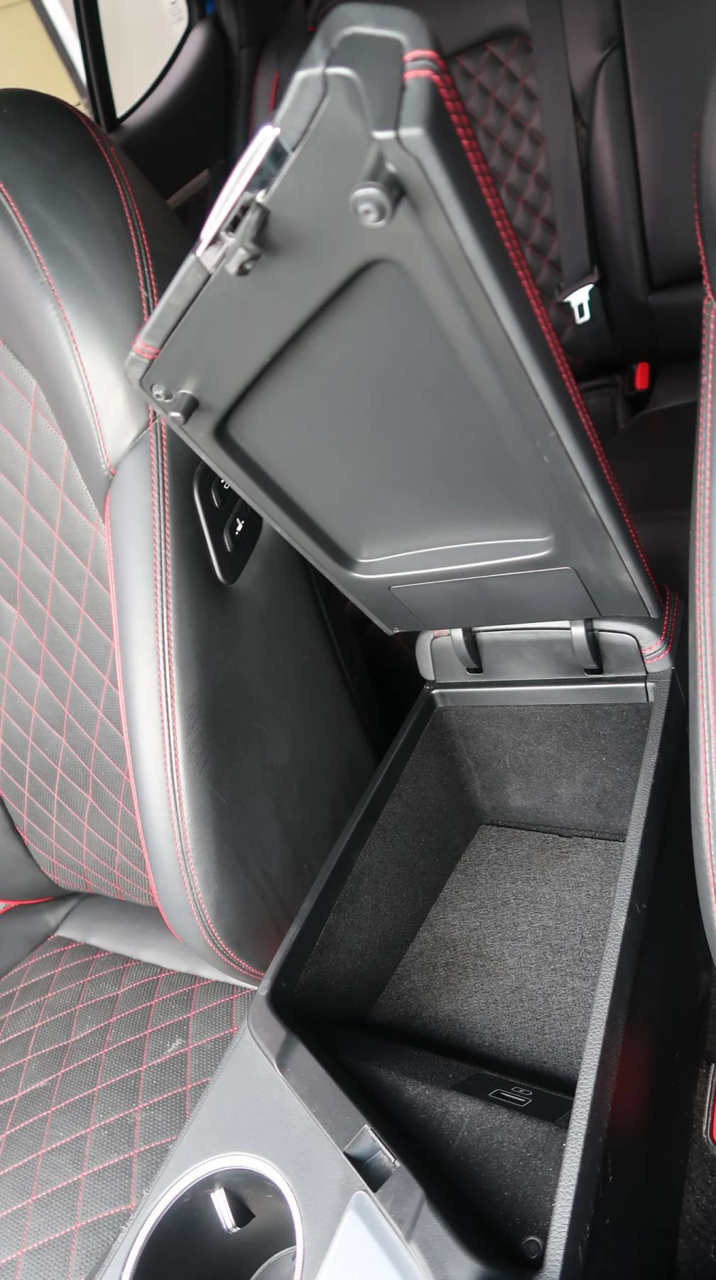 Used 2019 Genesis G70 2.0T Advanced w/ Sport Package AWD/4WD image 32