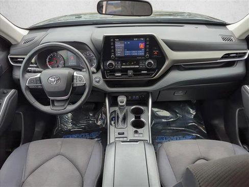 Used 2022 Toyota Highlander LE image 14