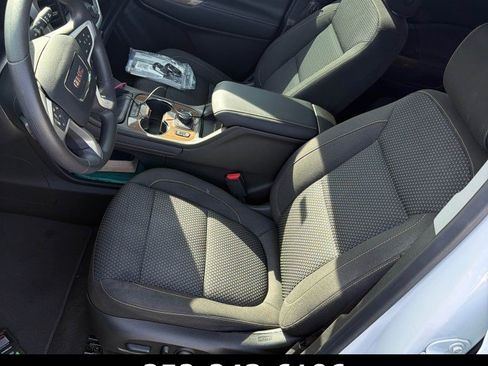 Used 2023 GMC Acadia SLE w/ Driver Convenience Package FWD image 5